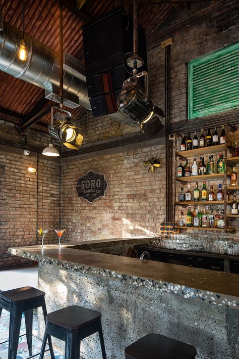 Industrial Pub Design, Brick Bar Ideas, Barn Bar Ideas, Bar Area Design, Industrial Bar Design, Brick Bar, Industrial Pub, Brick Cafe, Brick Backdrop