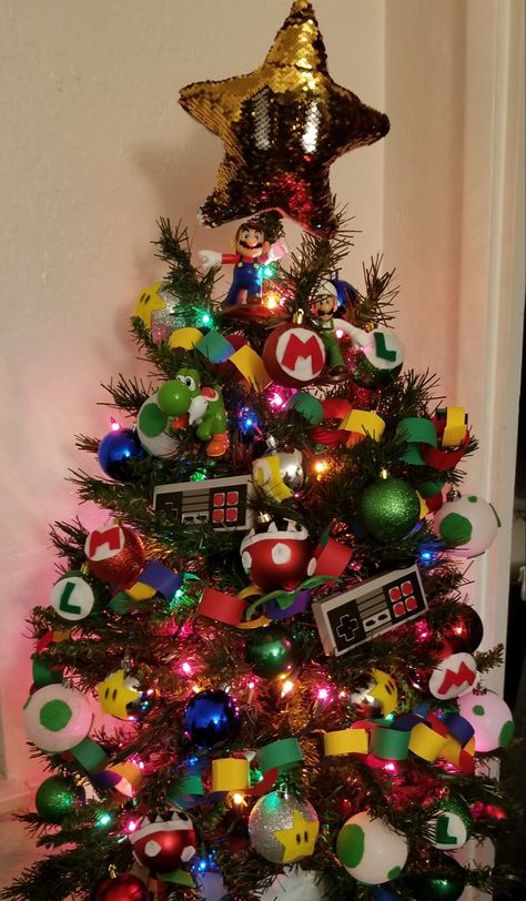 Video Game Christmas Tree, Super Mario Christmas Tree, Super Mario Christmas, Mario Christmas, Geeky Christmas, Nerdy Christmas, Geek Christmas, Geek Room, Tree Themes