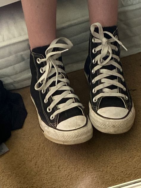 Shoes Old Shoes Aesthetic, Dirty Converse Aesthetic, Grunge Shoes Aesthetic, Black Converse Aesthetic, Converse Shoes Aesthetic, 80s Converse, All Star Aesthetic, Dirty Converse, Old Converse