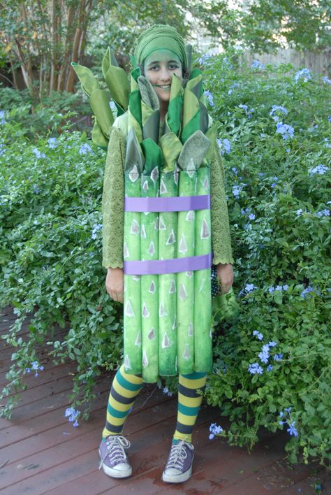 DW - is this what you were looking for?! Broccoli Costume, Fruit Halloween Costumes, Vegetable Dress, Vegetable Costumes, Food Halloween Costumes, Fruit Costumes, Green Costumes, Food Costumes, Parade Float