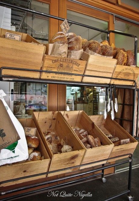 Make smaller crates for bread storage on the counter or in the pantry. Cafe Organization, Pain Bio, Bread Display, Bread Bar, Bakery Shop Design, Organic Bread, Bakery Interior, How To Store Bread, Bread Shop