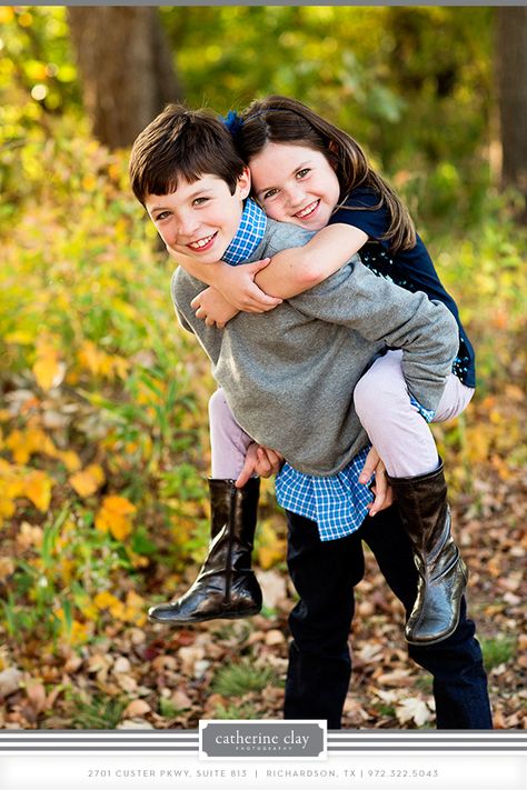 children photography, fall what to wear ideas, family photos, sibling pictures, posing ideas, outdoor pictures // Dallas photographer Catherine Clay Brother Sister Photos, Sibling Photography Poses, Sibling Photo Shoots, Sibling Pictures, Sister Photography, Sister Poses, Sibling Poses, Sibling Photography, Sibling Photos