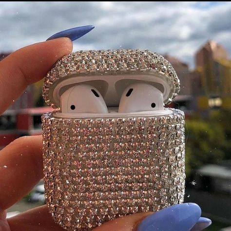 Gökkuşaği Pasta, Bling Ideas, Rhinestone Projects, Rhinestone Crafts, Bling Crafts, Accessoires Iphone, Rhinestone Art, Girly Accessories, Airpods Case