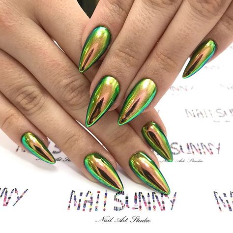 #nails Chrome Manicure, Nail Art Halloween, American Nails, Chrome Nail Art, Chrome Nails Designs, Pointed Nails, Metallic Nails, Halloween Nail Art, Nail Games