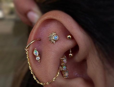 Ear Curation, Ear Peircings, Evry Jewels, Multiple Ear Piercing, Cool Ear Piercings, Pretty Ear Piercings, Cute Ear Piercings, Ear Piercings Cartilage, Ear Style