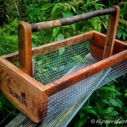 Diy Garden Basket, Garden Harvest Basket, Trug Basket, Garden Baskets, Fairy Garden Fence, Garden Trug, Produce Baskets, Gardening Projects, Harvest Basket