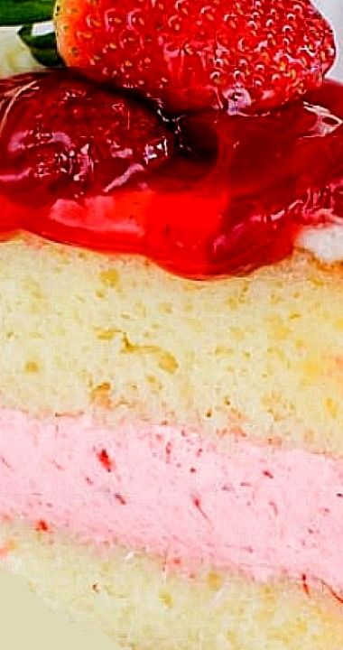 Strawberry Mouse Cake Filling, Strawberry Cream Cake Filling, Strawberry Filling For Cake, Vanilla Cake Strawberry, Easy Strawberry Mousse, Mousse Cake Filling, Strawberry Mousse Filling, Cupcake Filling, Strawberry Mousse Recipe