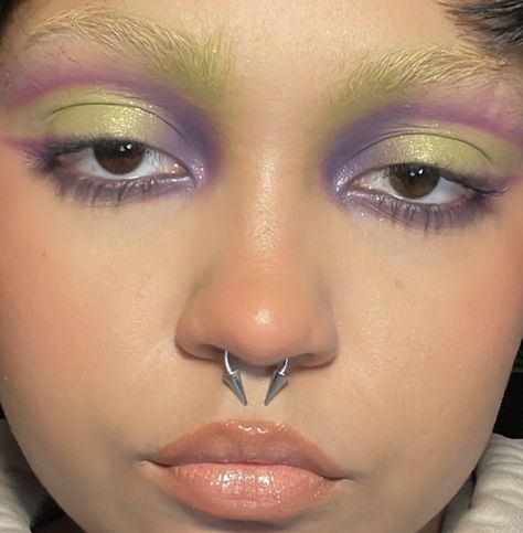 Wicked Witch Of The West Inspired Makeup, D&d Makeup, Loud Makeup Looks, Dnd Makeup Looks, Glamlite Scooby Doo, Colourful Makeup Aesthetic, Floral Makeup Ideas, Pastel Grunge Makeup, Colorful Punk Makeup