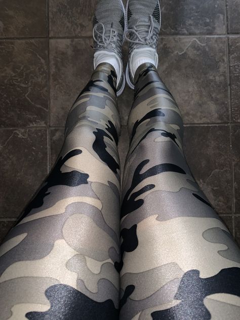 Wetlook Leggings Outfit, How To Style Camo Leggings, Camo Girl Outfits, Leggings Styling, Types Of Leggings, Adidas Leggings Outfit, Tights And Sneakers, Lycra Leggings, Camouflage Leggings