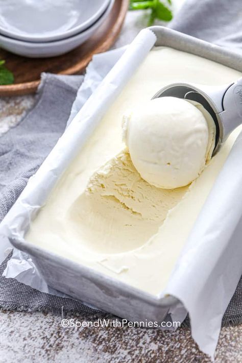 Homemade Vanilla Ice Cream Recipe, Churn Ice Cream, Amish Bread, Cuisinart Ice Cream Maker, Cuisinart Ice Cream, Easy Ice Cream Recipe, Christmas Meal, Vanilla Ice Cream Recipe, Shugary Sweets