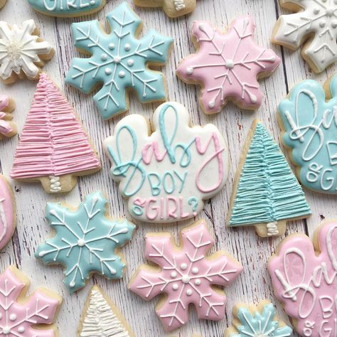 Winter Themed Gender Reveal, Gender Reveal Candy Table, Moon Baby Shower Theme, Gender Reveal Candy, Gender Reveal Dessert, Creative Baby Shower Themes, Themed Gender Reveal, Christmas Gender Reveal, Gender Reveal Baby Shower Themes