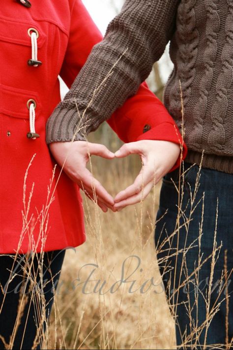 Valentines Photography Couples, Cowboy Photography, Valentine Mini Session, Valentine Photo Shoot, Valentine Picture, Valentines Day Pictures, Valentines Couple, Anniversary Photoshoot, Family Photo Pose