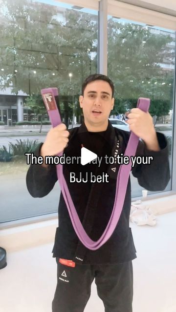 Victor Margheriti on Instagram: "The modern way to tie your BJJ belt. It doesn’t come off easily, looks super neat with just a single column and doesn’t take long at all to do! 

#brazilianjiujitsu #bjj #jiujitsulifestyle #주짓수" Jiujitsu Aesthetic, Brazilian Jiu Jitsu Belts, Jiu Jitsu Belts, Bjj Belts, Belt Holder, Ju Jitsu, Brazilian Jiu Jitsu, White Belt, Backyard Projects