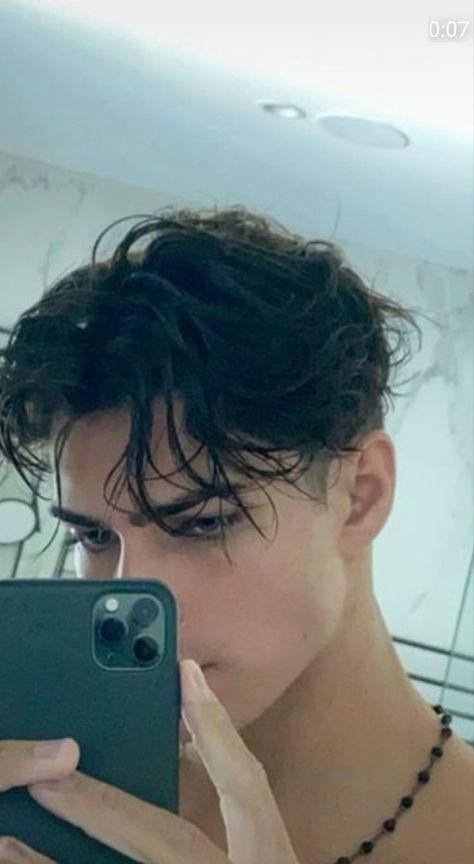 middle part hairstyle men Men Straight Haircut Styles, Middlepart Hairstyle Men, Middlepart Hairstyle Boy, Aesthetic Guy Hairstyles, Wavy Hair Fade, Middle Part Hairstyles Men, Middle Part Haircut, Best Fade Haircuts, Men Haircut Curly Hair