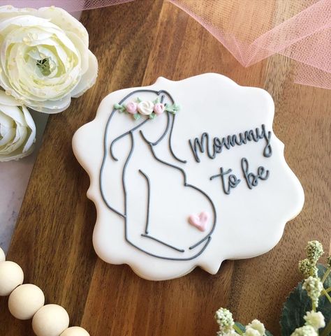 New Mom Cookies, Pregnant Cookies, Mom To Be Cake, Baby Announcement Cookies, Cakes For Baby Showers, Football Cake Design, Breastfeeding Cookies, Baby Shower Sugar Cookies, Baby Reveal Cakes