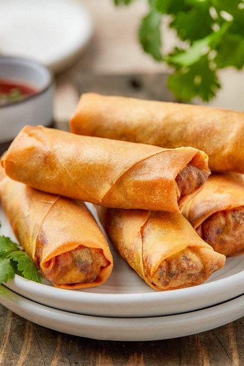 Air Fryer Spring Rolls, Rolls In Air Fryer, Easy Spring Rolls, Vegetarian Spring Rolls, Spring Rolls Recipe, Crispy Recipes, Fried Spring Rolls, Chicken Spring Rolls, Vegetable Spring Rolls