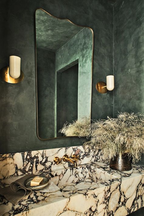 Moody Powder Room, Moody Bathroom, Portola Paint, Cheviot Hills, Interior Design Minimalist, Powder Room Design, Green Walls, Hus Inspiration, Luxe Interiors