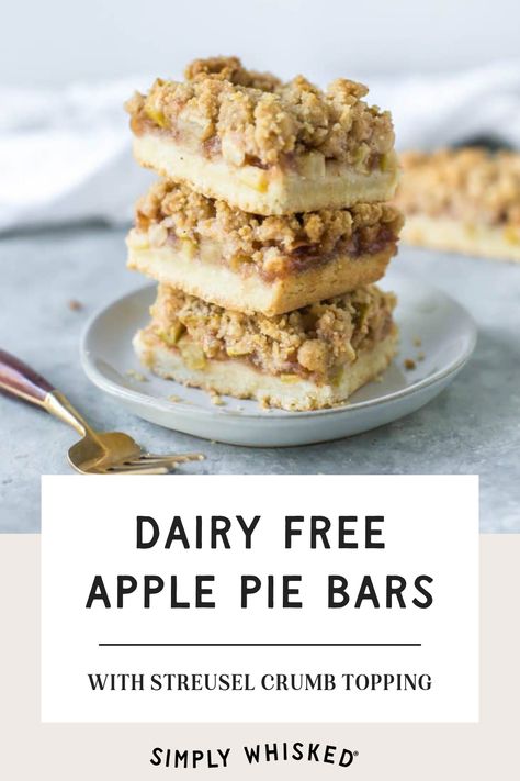 You only need a few simple ingredients to make these dairy free apple pie bars with streusel topping. They're vegan, too! Gluten Dairy Free Apple Pie, Vegan Apple Pie Bars, Dairy Free Apple Desserts, Dairy Free Apple Pie, Dairy Free Pies, Healthy Apple Pie, Vegan Apple Pie, Apple Galette, Apple Pie Bars