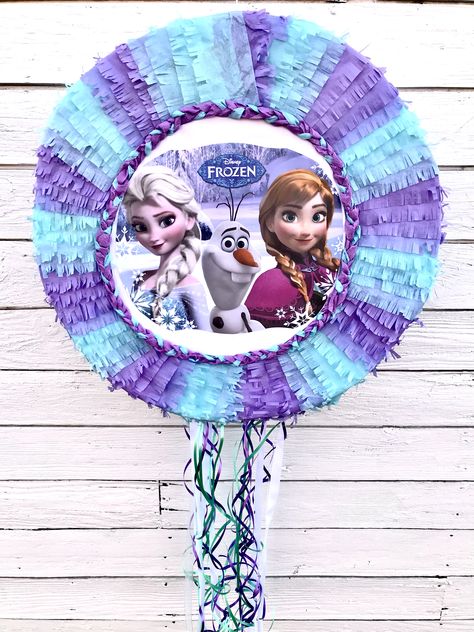 Diy Frozen Pinata, Pinata Frozen, Frozen Fever Cake, Frozen Pinata, Frozen Birthday Party Decorations, Frozen Bday Party, Piñata Ideas, Frozen Themed Birthday Party, Frozen Dress