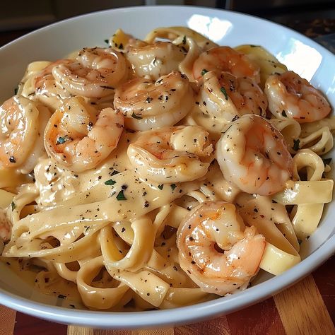 Creamy Shrimp Fettuccine Pasta, draped in a homemade Alfredo sauce, offers a luxurious twist on the classic Italian dish. Renowned for its rich texture and decadent flavor profile, this ... Read more Seafood Pasta Aesthetic, Luxury Meals, Alfredo Noodles, Shrimp Alfredo Pasta Recipes, Shrimp Fettuccine, Natural Smoothies, Creamy Shrimp, Shrimp Alfredo, Fettuccine Pasta