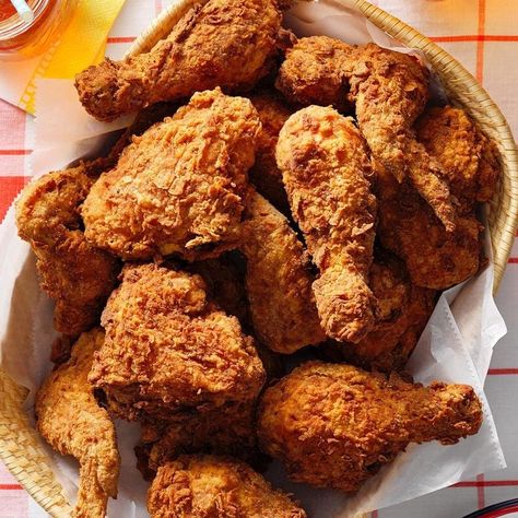 Crispy Fried Chicken Family Reunion Food, Crispy Chicken Recipes, Kentucky Fried, Crispy Fried Chicken, Copycat Restaurant Recipes, Fried Chicken Recipes, Best Chicken Recipes, Crispy Chicken, Taste Of Home