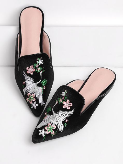 Embroidery Heels, Embroidery Flats, Babouche Slippers, Mules Women, Shoe Wardrobe, Flat Mules, Womens Shoes High Heels, Embroidery Ideas, Flower Embroidery