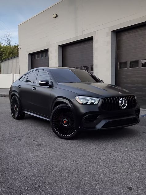 Mercedes Suv Amg, New Cars 2023 Luxury, Blacked Out Suv, Prom Cars, Mercedes 4matic, Mercedes Benz Black, Mercedes Sedan, Luxury Suv Cars, Mercedes G63 Amg