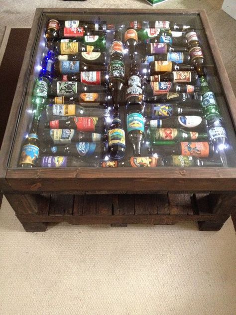 Bar In Casa, Diy Organizer, Man Cave Basement, Bar Designs, Watch Tattoos, Beer Bottles, Garage Lighting, Man Cave Bar, Wooden Table