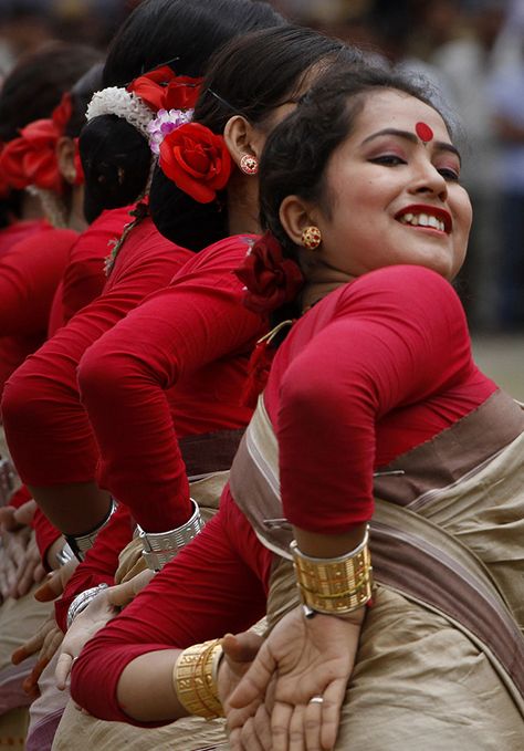 Bihu dance, Assam, India Bihu Photoshoot, Bihu Assam Dance, Assam Culture, Bihu Assam, Bihu Dance, Dancing Photography, Dance Forms, Dance Of India, Cultural Dance