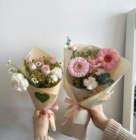 Minimalistic Flowers, Ribbon Flowers Bouquet, Flower Boquet, Money Bouquet, Flower Bouquet Diy, Fresh Flower Bouquets, Flower Gift Ideas, Boquette Flowers, Flower Business