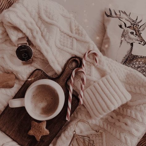 cozy beige christmas aesthetic vibes We Heart It Christmas, Christmas Aesthetic Cozy, Christmas Lockscreen, Winter Aesthetics, Best Friend Christmas Gifts, Christmas Aesthetic Wallpaper, Photography Winter, Aesthetic Cozy, Christmas Phone Wallpaper