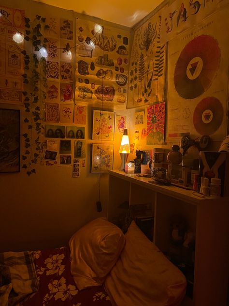 Cmbyn Room Aesthetic, 70’s Bedroom Aesthetic, 70s Room Aesthetic Bedroom, 70s Dorm Room, 70s Aesthetic Bedroom Decor, Warm Cozy Room Aesthetic, Vintage Room Ideas Retro, 70s Aesthetic Bedroom, 70s Room Aesthetic