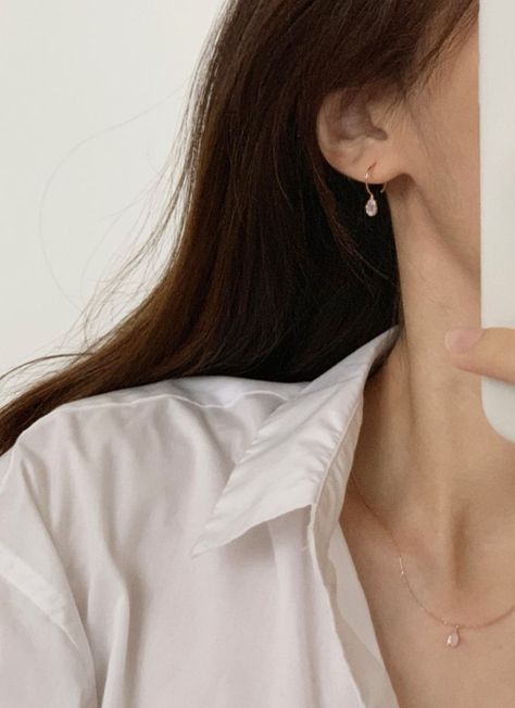 Silver Jewelry Minimal, Anting Korean Style Simple, Minimal Earrings Aesthetic, Minimal Silver Earrings, Korean Jewelry Aesthetic, Formal Jewelry Ideas, Anting Korean Style, Minimal Jewelry Aesthetic, Everyday Earrings Simple Classy