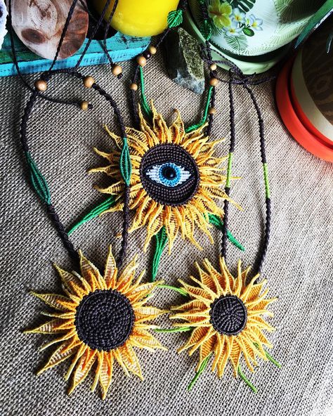 Sunflower Macrame, Macrame Sunflower, Diy Bijoux, Hippie Flowers, Micro Macrame, Macrame Jewelry, Macrame Bracelets, My Garden, Flower Jewellery