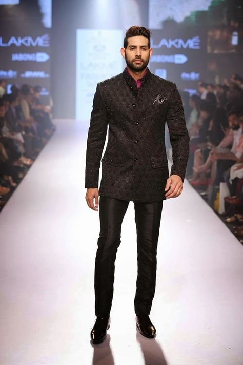 Raghavendra Rathore, Lakme Fashion Week 2015, Edgy Jeans, Indian Male Model, Ethnic Wears, Boys Kurta Design, Indian Groom Wear, Blazer Outfits Men, Black Suit Men