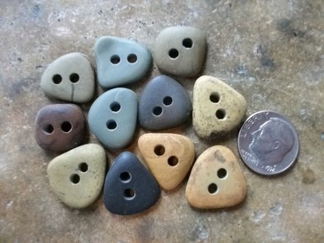 Stone Buttons, Dremel Crafts, Natural Buttons, Dremel Projects, Pebble Stone, Diy Buttons, Techniques Couture, Sticks And Stones, Beach Stones