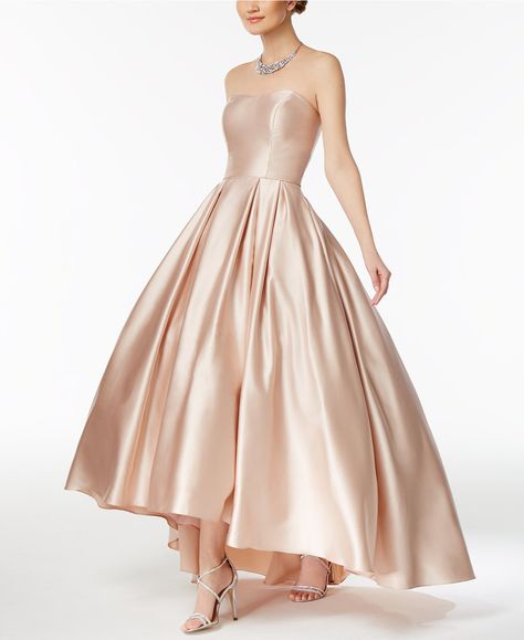 Opting for a dramatic ballgown comprised of fitted bodice and sweeping puffball skirt, the 18-year old ensured she commanded attention ahead of the annual event. High Low Ball Gown, Pink Sparkly Dress, Pink High Low Dress, High Low Evening Dresses, Mode Adidas, Pink Evening Gowns, Sparkly Gown, Pink Ball Gown, Strapless Evening Gowns