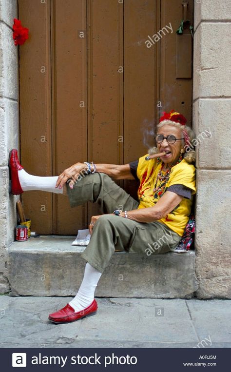 Cuban Women, Mode Boho, Advanced Style, Havana Cuba, Ageless Beauty, Old Lady, Young At Heart, Old People, Jolie Photo