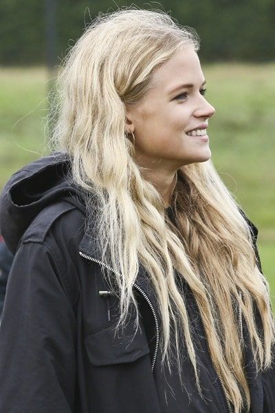 Gabriella Wilde Gabriella Wilde Aesthetic, Gabrielle Wilde, Gabriella Wilde, Twilight Book, Hula Dance, Football Match, Just Girl Things, Hair Inspo, Actors & Actresses