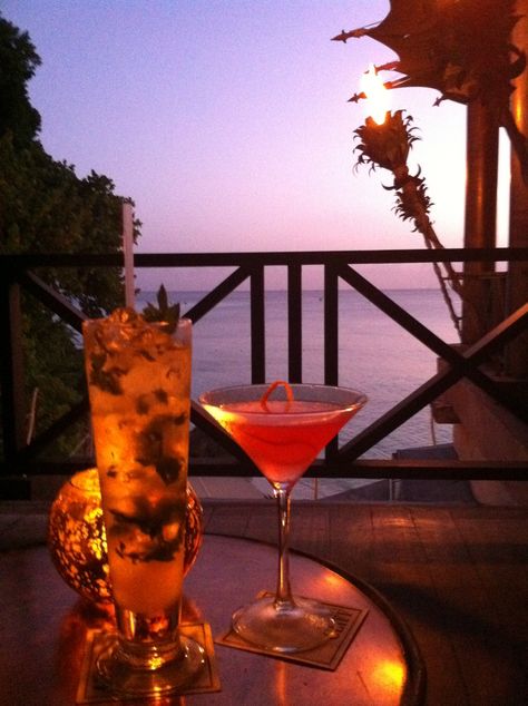 The Cliff cocktails at sunset. A must. Whiskey On Ice Sunset And Vine, Tropical Alcoholic Drinks, Hen Outfits, Cancun Sunset, Sunset Soiree, Pool Cocktails, Sunset Restaurant, Sunset Cocktail, Sunset Drink