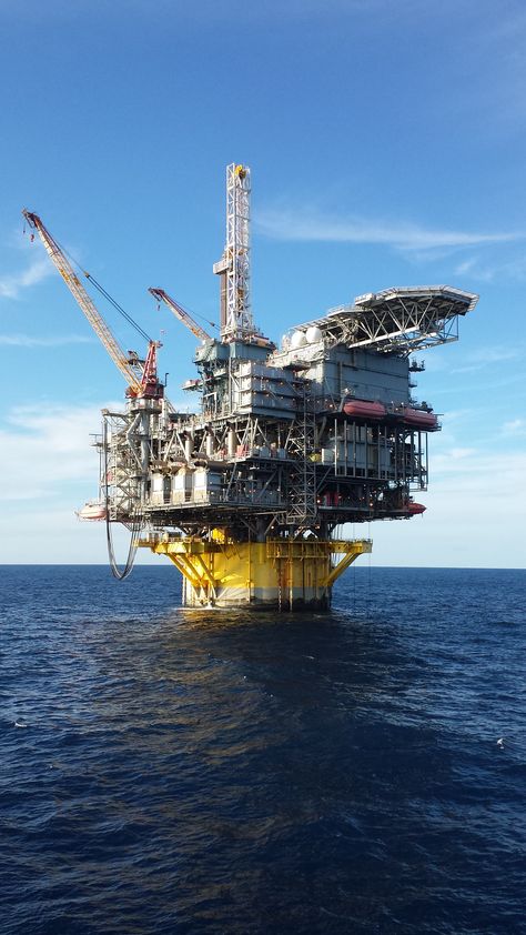 Fold Belt, Offshore Oil Rig, Shell Oil Company, Water Well Drilling Rigs, Oil Rig Jobs, Oilfield Life, Petroleum Engineering, Water Well Drilling, Oil Platform