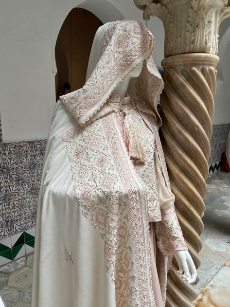 Algiers Aesthetic, Morocco Dress, Algerian Clothing, Runway Gowns, Moroccan Fashion, Modest Dresses Casual, Moroccan Dress, Arab Fashion, Modest Wear