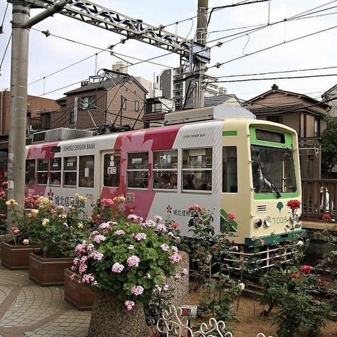 Fotografi Kota, Shotting Photo, Japan Aesthetic, Aesthetic Japan, Japanese Aesthetic, Soju, Pretty Places, A Train, Aesthetic Photo