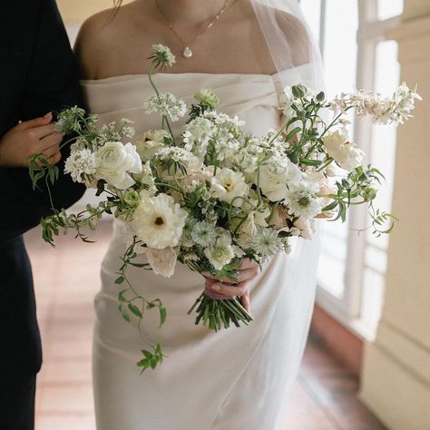 BELOVED ONE on Instagram: “Wild • Refined • Delicate #bridalbouquet for @janisrebeccaahn + @justinjchoi Photography by @banana___h” Delicate Bridal Bouquet, June Bridal Bouquet, Bouquet Styles, Elopement Flowers, Foliage Bouquet, Modern Bridal Bouquets, Bouquets Ideas, Floral Business, White Bridal Bouquet