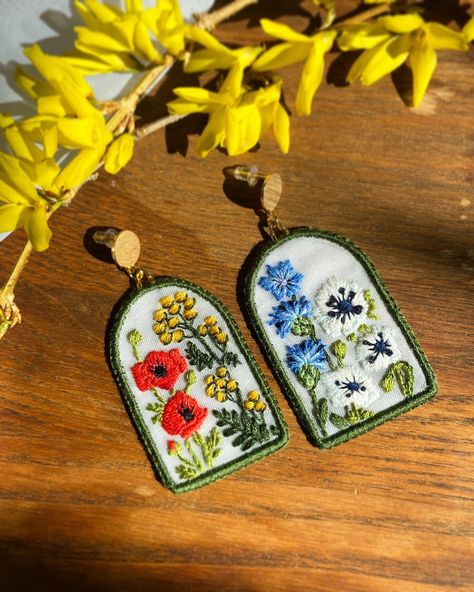 Spring it up!🤸‍♀️🌼 The weather is finally warming up and i have been so excited to post my new creations. What flowers can you recognise on these earrings?:) #embroidery #embroideryearrings #flowerart #fiberart #inspiredbynature #handmadejewelry Tansy Flower, Earrings Asymmetrical, Embroidered Jewellery, Poppy Earrings, Embroidered Earrings, Diy Wire Earrings, Embroidery Crafts, Witchy Crafts, Asymmetrical Earrings