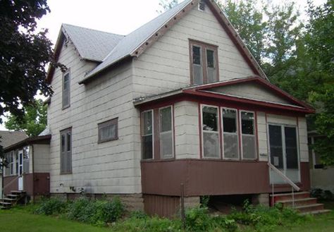 Before and After Pictures of Victorian Home - Makeover of Victorian House - Country Living 1800s House, Before And After Renovation, House Rehab, Black Staircase, Rehab Addict, Bedroom Colours, Victorian Renovation, House Redo, House Country