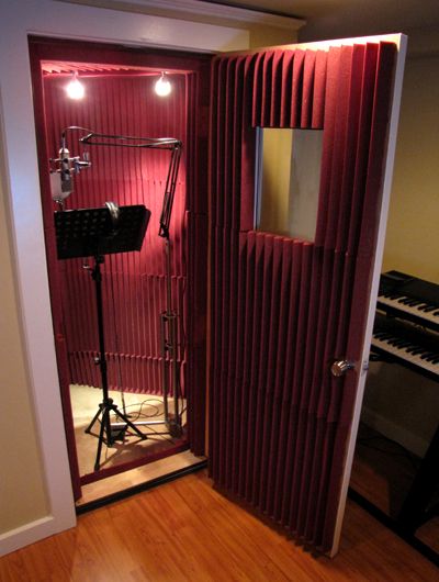 A voice over studio setup -- Singers don't sing in these 'phone booth' style setups 99% of the time. But it's cozy and private for voice overs. Penyiar Radio, Home Recording Studio Setup, Recording Studio Setup, Home Studio Ideas, Home Music Rooms, Audio Studio, Recording Studio Design, Recording Studio Home, Home Studio Setup