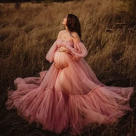 Tulle Maternity Dress, Pink Maternity Dress, Beautiful Maternity Dresses, Dramatic Dresses, Maternity Photo Outfits, Maternity Photography Poses Pregnancy Pics, Maternity Photoshoot Outfits, Maternity Photoshoot Poses, Maternity Dresses For Photoshoot