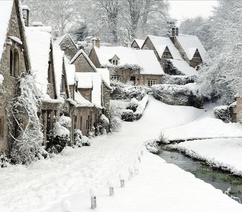 Arlington Row, Winters Tafereel, Winter Travel Destinations, Winter Scenery, Winter Beauty, Snow Scenes, Winter Pictures, Winter Wonder, English Countryside