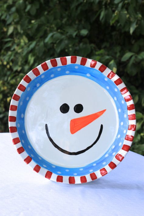 Ceramic Painting Ideas Plates Serving Platters, Color Me Mine Christmas Ideas, Painted Pottery Plates Ideas, Plates Crafts, Useful Diy Projects, Sharpie Mugs, Holiday Pottery, Pottery Painting Ideas, Pottery Place